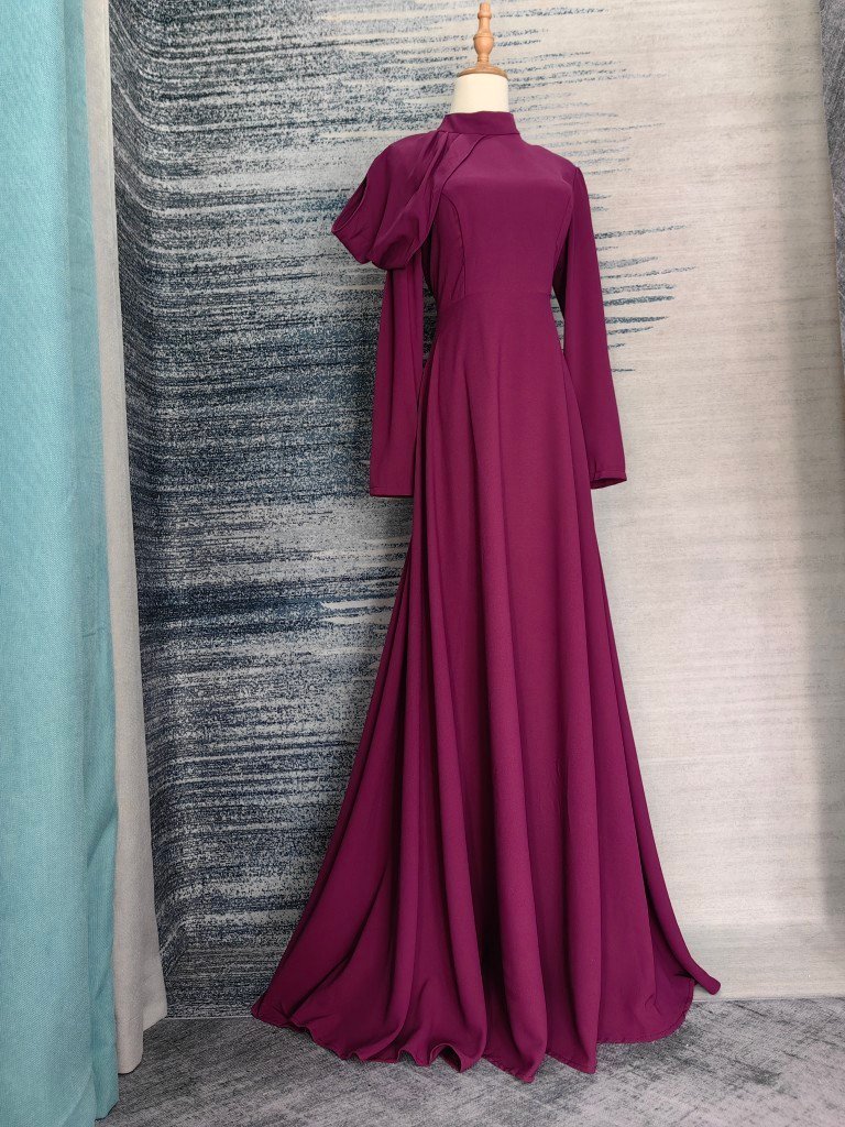 Women Are Wearing Slim-fit Long-sleeved Dresses - Image 4