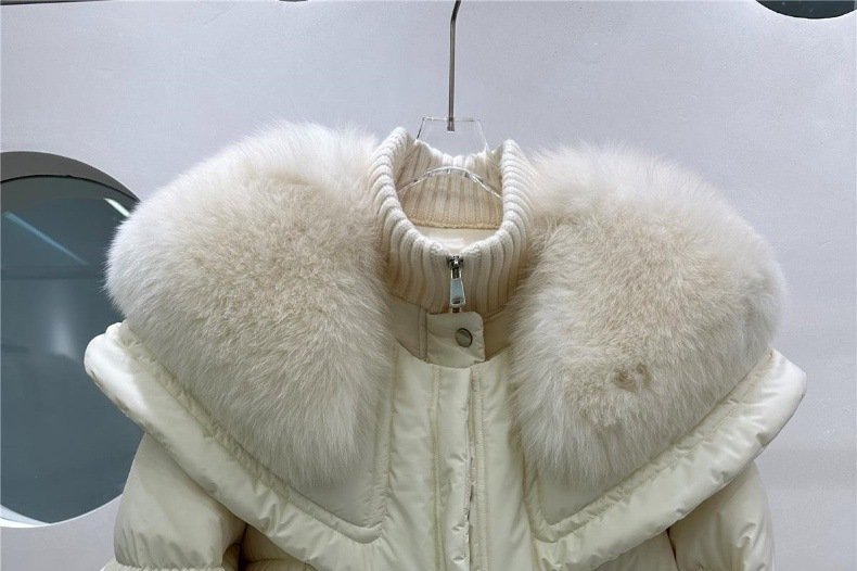 High-end Fox Fur Collar White Duck Down Short Down Jacket Female Light Luxury Loose And Warm Puffer Jacket Coat - Image 9
