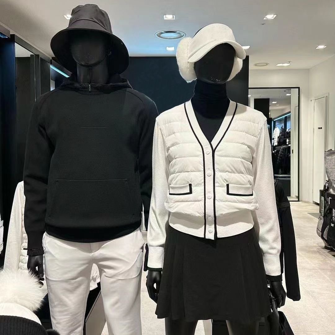 Black And White Simple Fashionable Knitted Coat - Image 6