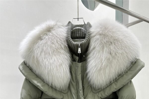 High-end Fox Fur Collar White Duck Down Short Down Jacket Female Light Luxury Loose And Warm Puffer Jacket Coat - Image 3